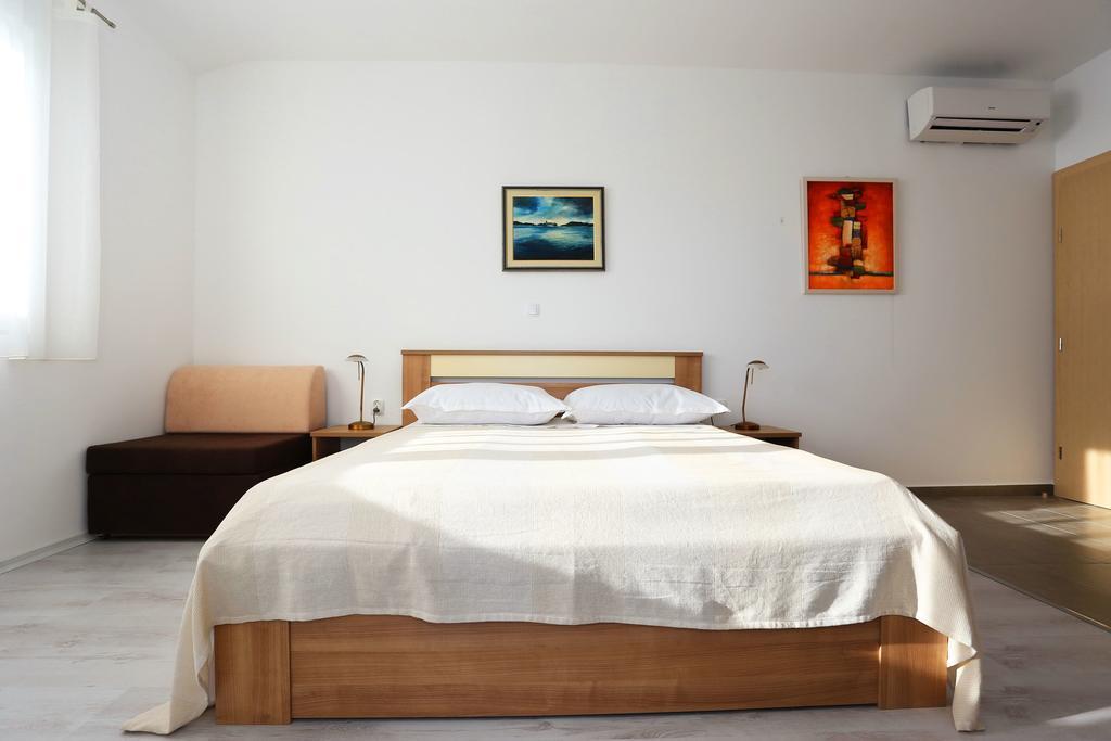 House Natali 70M From The Beach - Free Ev Top Up Rtina Exteriör bild