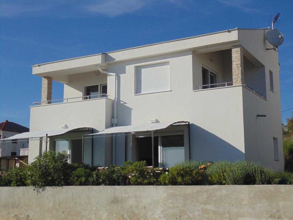 House Natali 70M From The Beach - Free Ev Top Up Rtina Exteriör bild