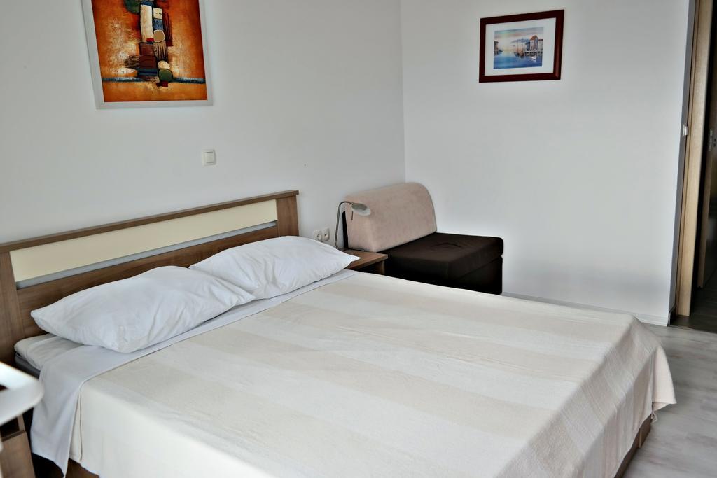 House Natali 70M From The Beach - Free Ev Top Up Rtina Exteriör bild