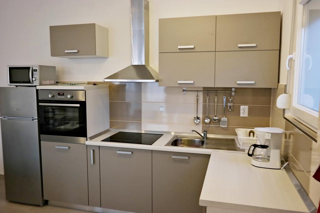 House Natali 70M From The Beach - Free Ev Top Up Rtina Exteriör bild