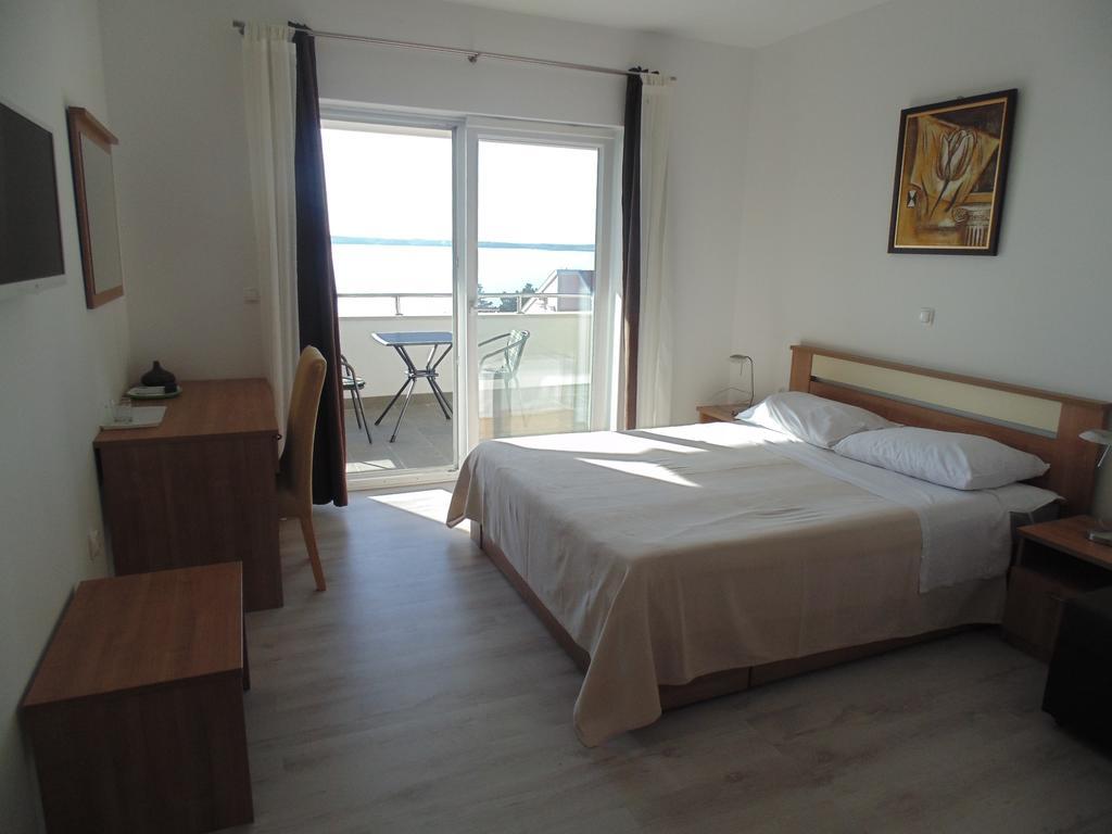 House Natali 70M From The Beach - Free Ev Top Up Rtina Exteriör bild