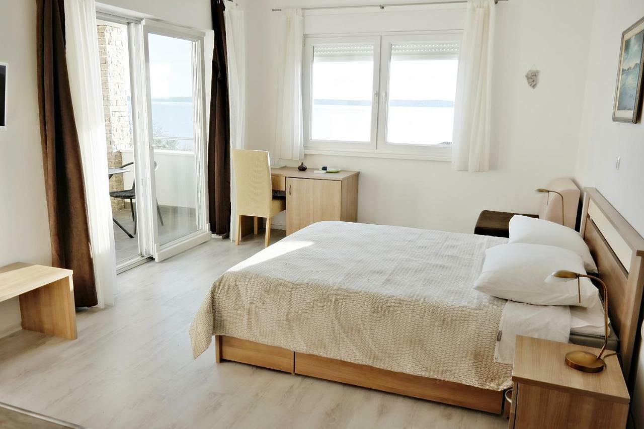 House Natali 70M From The Beach - Free Ev Top Up Rtina Exteriör bild