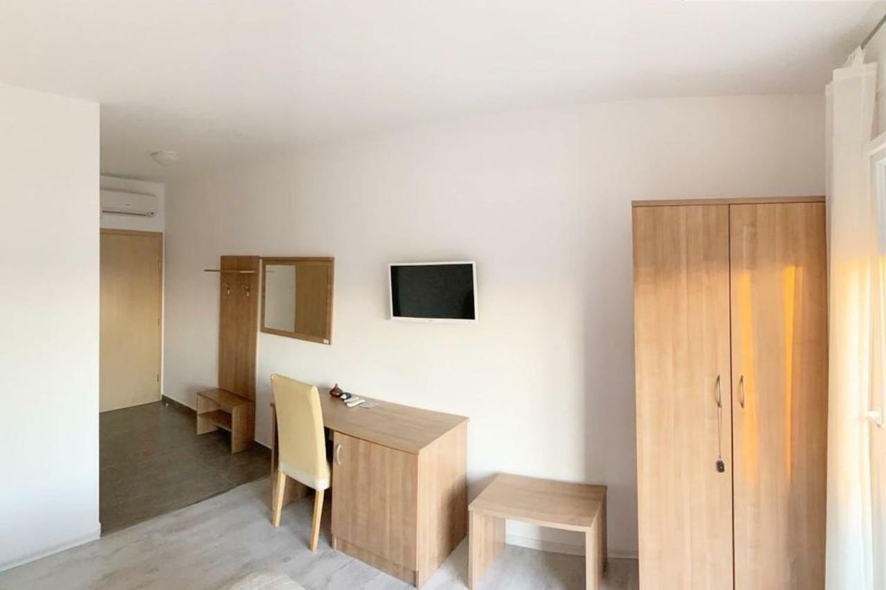 House Natali 70M From The Beach - Free Ev Top Up Rtina Exteriör bild
